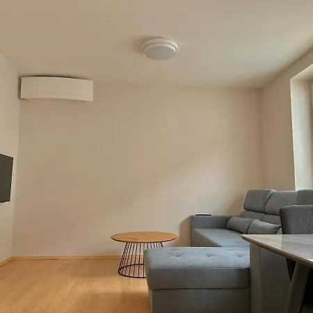 Center Ζανκτ Πέλτεν